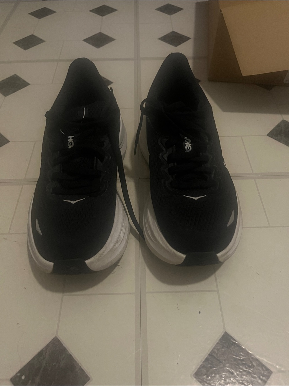 HOKA Bondi 9 gym shoes- Size 6